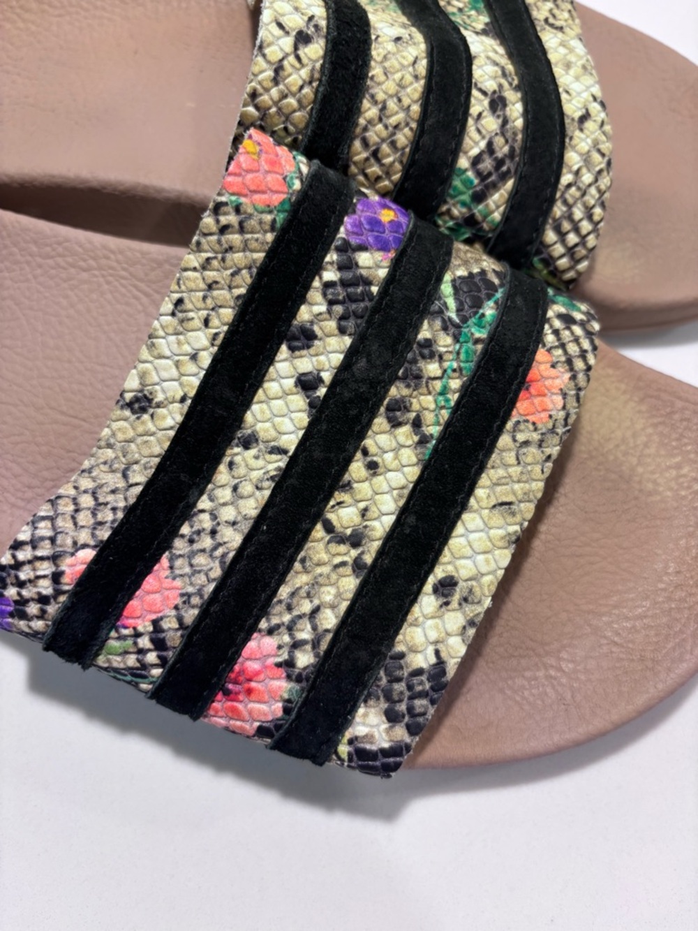 Adidas adilette slides - Picture 5 of 7